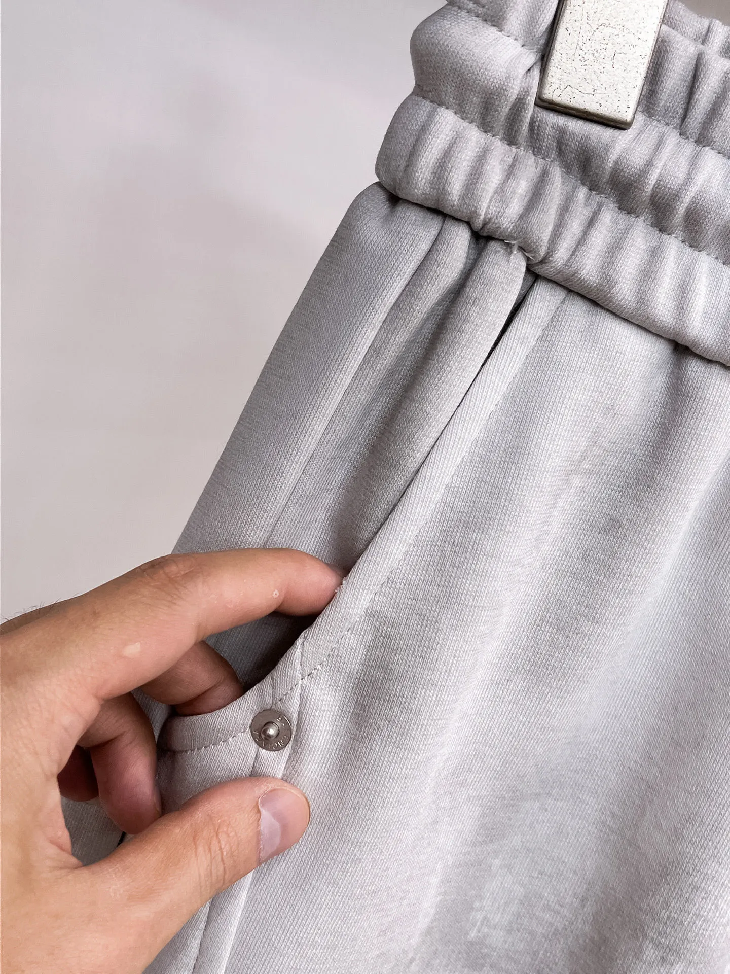 Balenciaga's three-standard complete 2025 summer New Arrival men's casual shorts, advanced custom-made Breathable fabric, Breathable fabric, extremely stretchy and comfortable, impeccable details, top-grade accessories, original logo design concept, delicate and soft feel! The upper body fit is awesome! Size: M-XXXL Please state your height and weight when ordering